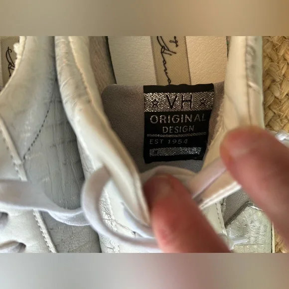 Vintage Havana White and Silver Sneakers with Classic Design light grey 11 - Picture 10 of 16